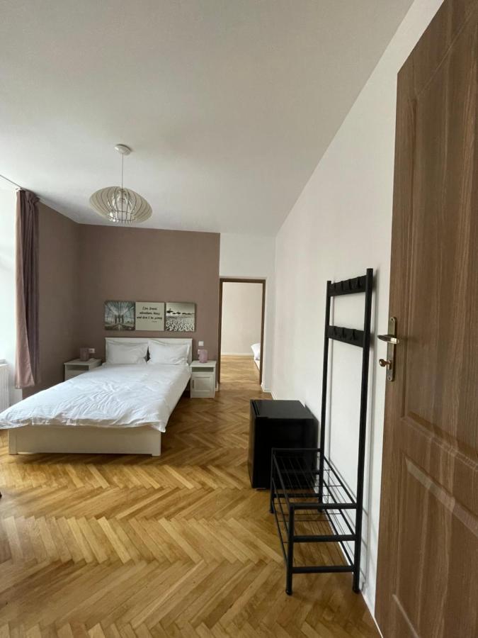 Schei Central Studios In The Heart Of Braşov Buitenkant foto
