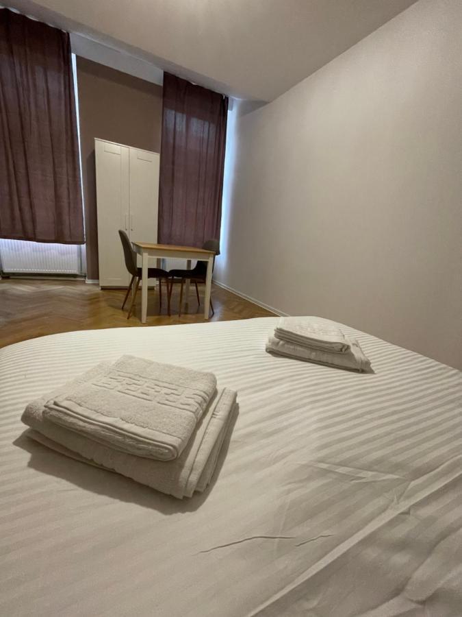 Schei Central Studios In The Heart Of Braşov Buitenkant foto
